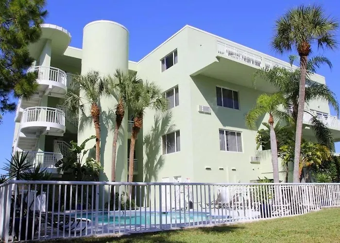 Chart House Suites And Marina