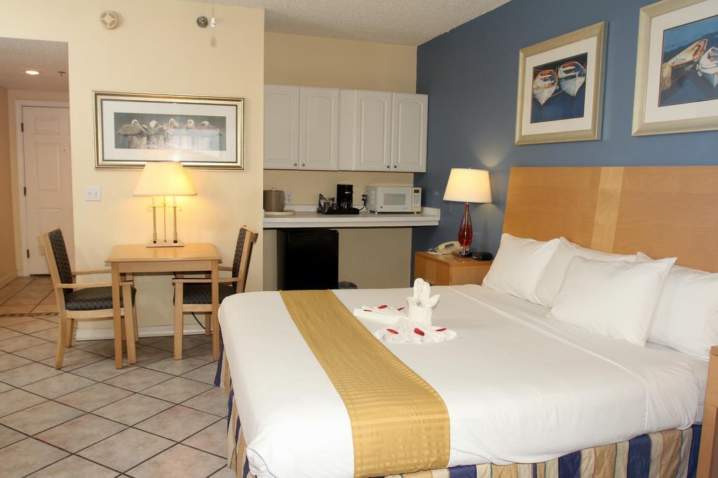 Motel Chart House And Marina