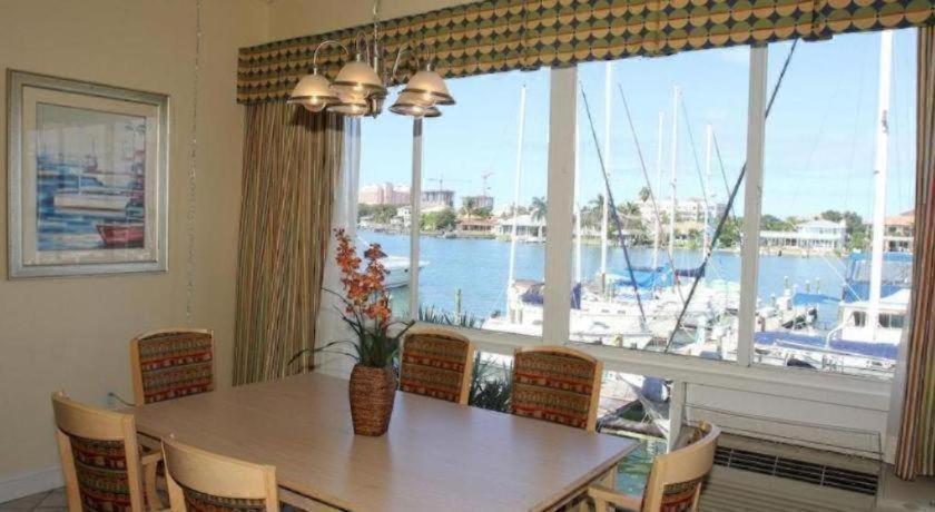 Chart House And Marina Motel 3*